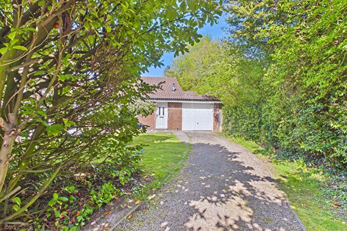 3 Bedroom Semi-Detached Bungalow For Sale In Ruthin Close, Callands, WA5
