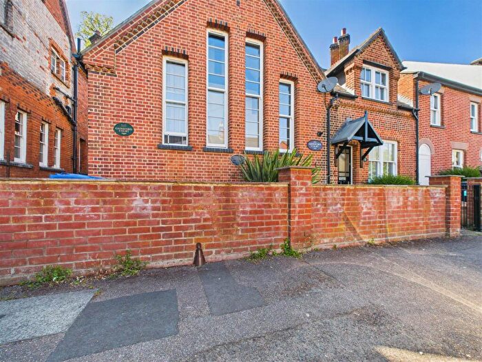 1 Bedroom Flat To Rent In Gainsford Court, Radcliffe Road, Hitchin, SG5