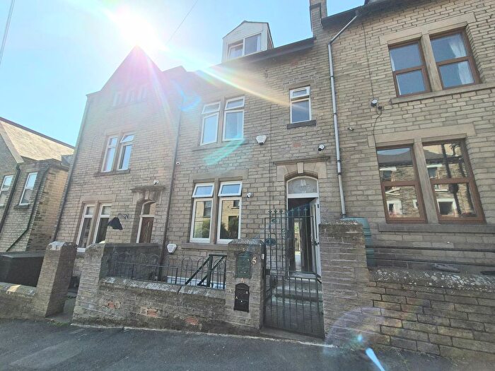 4 Bedroom Terraced House To Rent In High Street, Brighouse, HD6