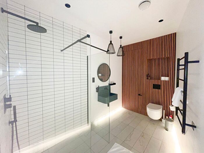 1 Bedroom Mews To Rent In Lexham Gardens Mews, W8