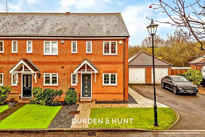 3 Bedroom End Of Terrace House For Sale In Woodcote Mews, Loughton, IG10