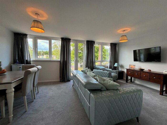 3 Bedroom Apartment For Sale In The Square, Bracknell, Berkshire, RG12