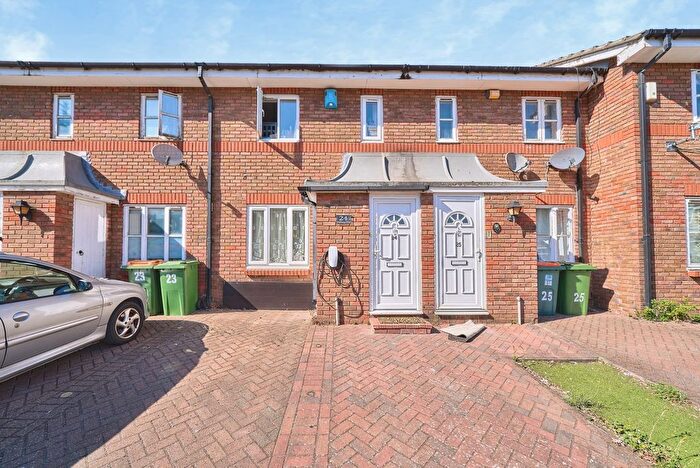 2 Bedroom Terraced House For Sale In Goldwing Close, London, E16