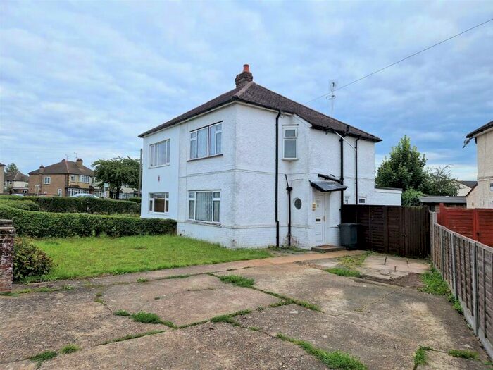 3 Bedroom Semi-Detached House To Rent In Whitefield Avenue, Luton, LU3