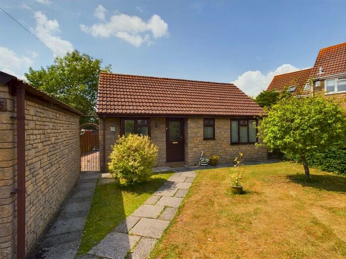 2 Bedroom Detached Bungalow To Rent In Vicarage Court, Bristol, BS15