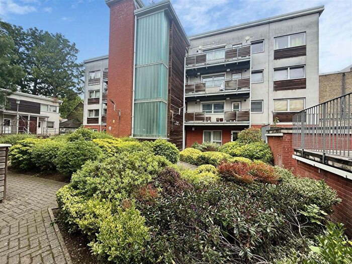 2 Bedroom Flat For Sale In Ambleside Close, London, N17