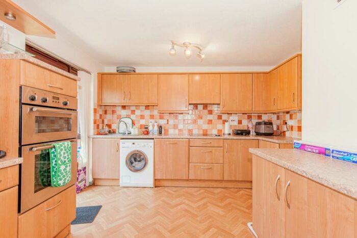 3 Bedroom End Of Terrace House To Rent In Flatford Place, Oxford, OX5