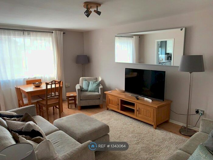 2 Bedroom Flat To Rent In Warwick Gardens, London, N4
