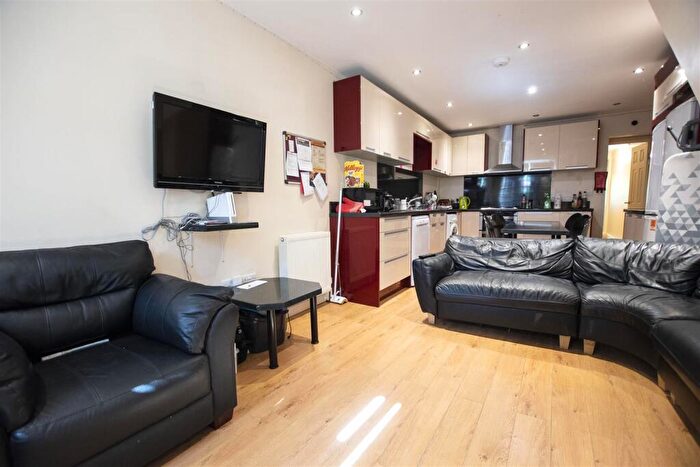 6 Bedroom House To Rent In Dawlish Road, Birmingham, West Midlands, B29