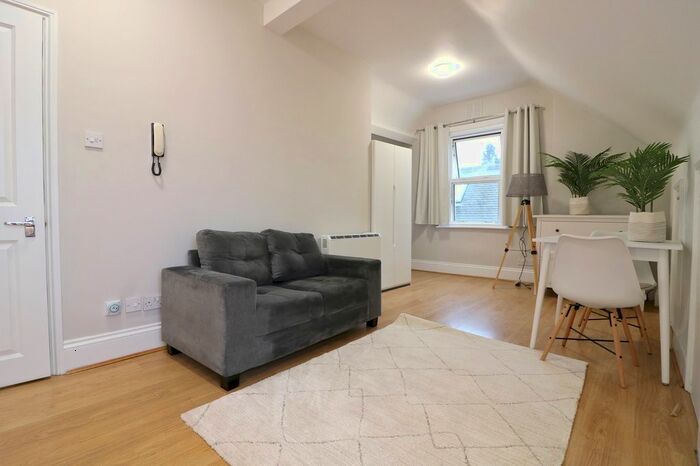 Studio To Rent In Twyford Avenue, West Acton, London., W3