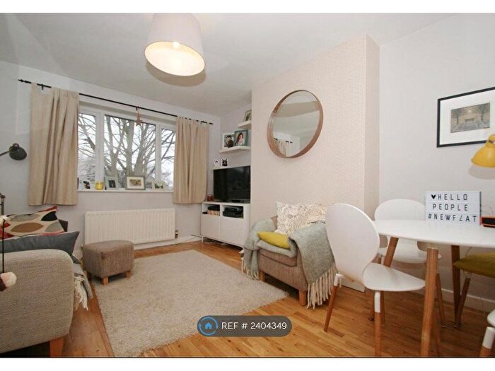 2 Bedroom Flat To Rent In Acacia Road, Leamington Spa, CV32