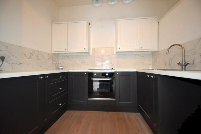 2 Bedroom Flat To Rent In Fratton Road, Portsmouth, Hampshire, PO1