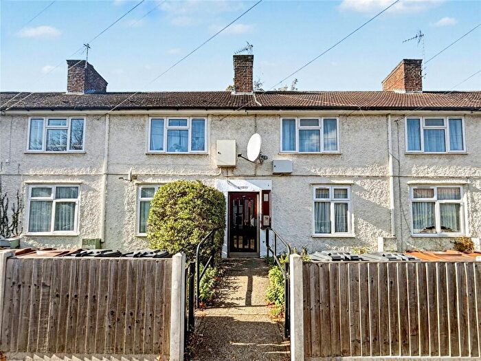 2 Bedroom Maisonette To Rent In Grafton Road, Dagenham, Essex, RM8