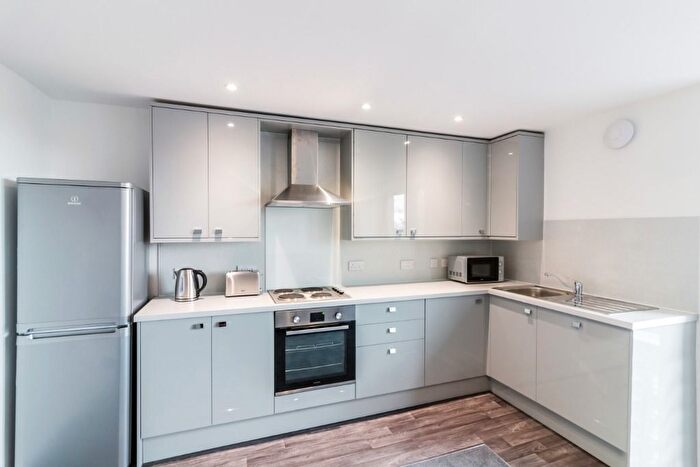 3 Bedroom Flat To Rent In Peddie Street, West End, Dundee, DD1