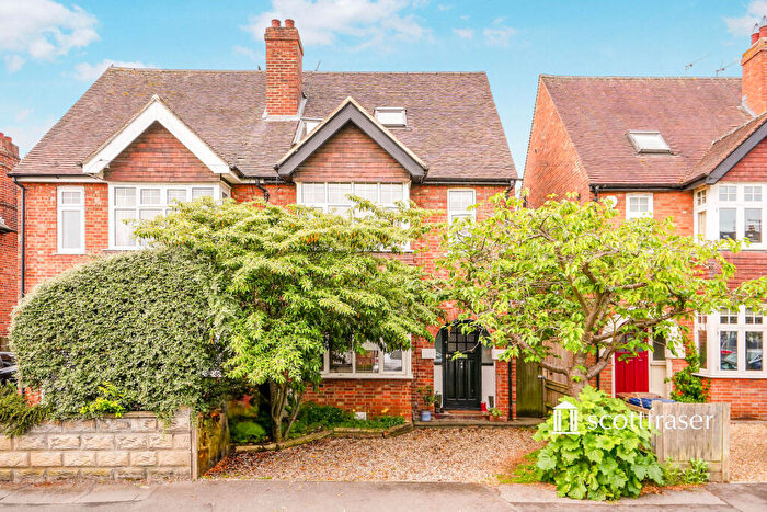 4 Bedroom Semi-Detached House To Rent In Wytham Street, OX1