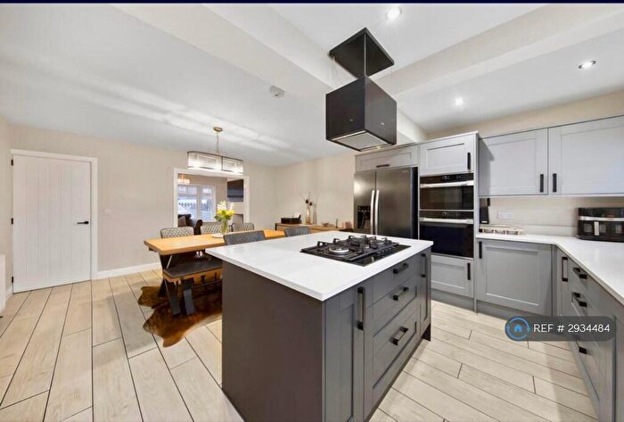 3 Bedroom Semi Detached House To Rent In Station New Road, Chesterfield, S42