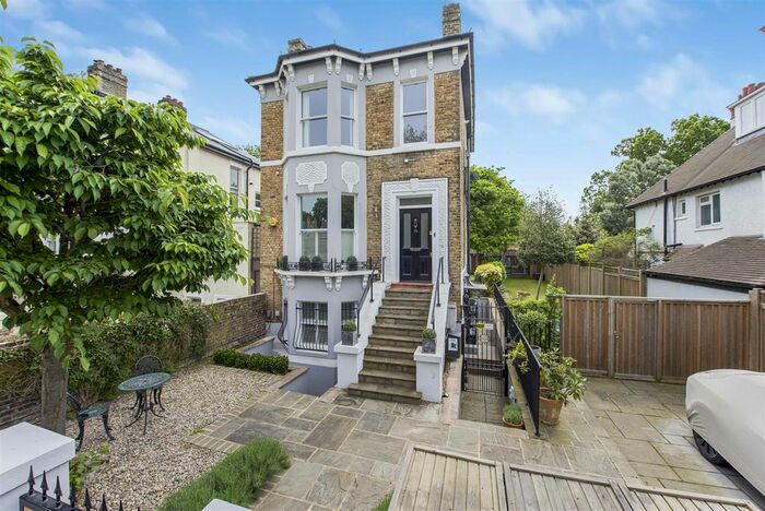 3 Bedroom Maisonette For Sale In Heathcote Road, St Margarets Village, TW1