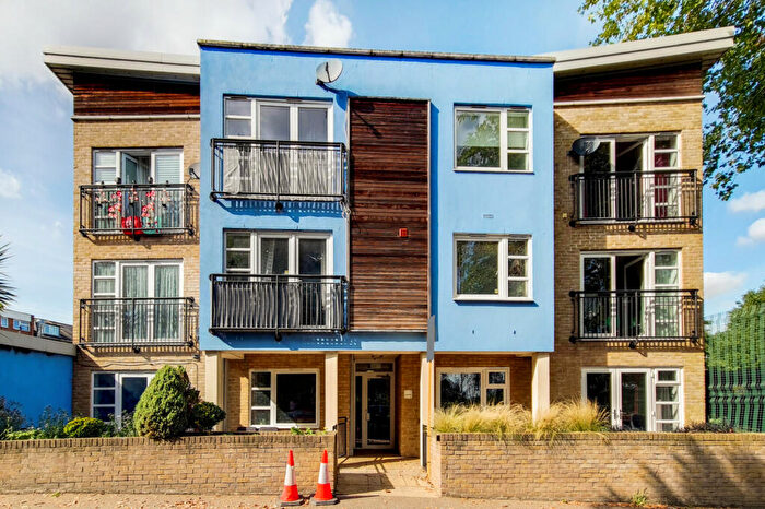 3 Bedroom Flat To Rent In Lucas Street, London, SE8