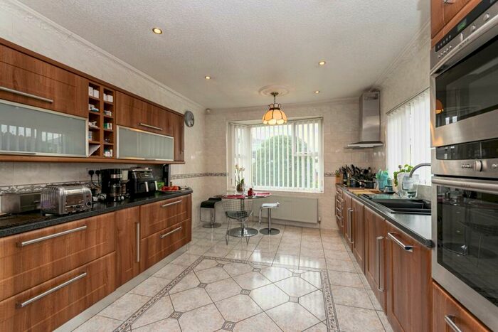 2 Bedroom Detached Bungalow For Sale In Inner Promenade, Fairhaven, Lytham St Annes, FY8