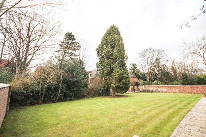 2 Bedroom Flat To Rent In The Beeches, Didsbury, Manchester, M20