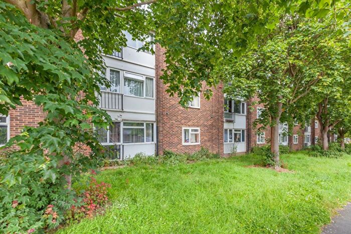 2 Bedroom Property To Rent In The Knares, Basildon, SS16