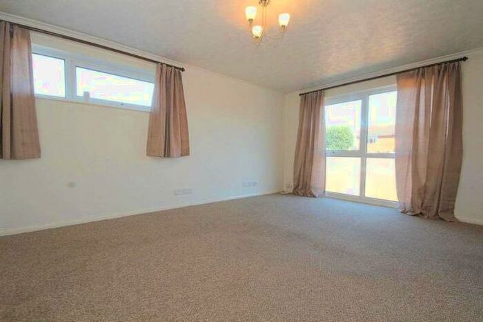 2 Bedroom Apartment To Rent In Aragon Close, Hemel Hempstead, HP2