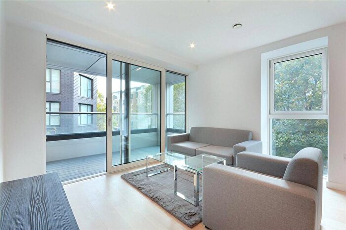 2 Bedroom Flat To Rent In Deacon Street, Elephant And Castle, London, SE17