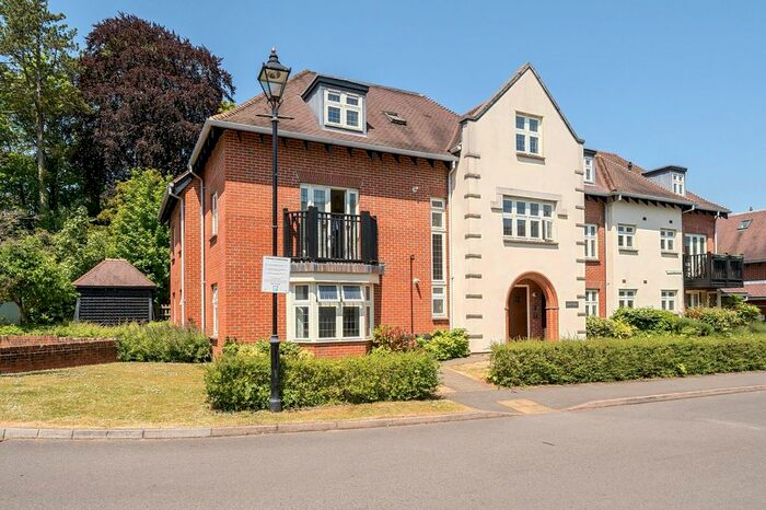 1 Bedroom Flat To Rent In Highcroft Road, Stuart House Highcroft Road, SO22