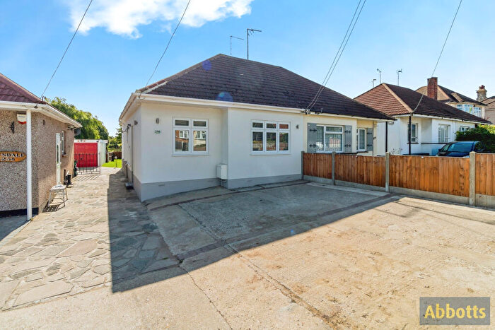 2 Bedroom Bungalow To Rent In Hart Road, Benfleet, SS7
