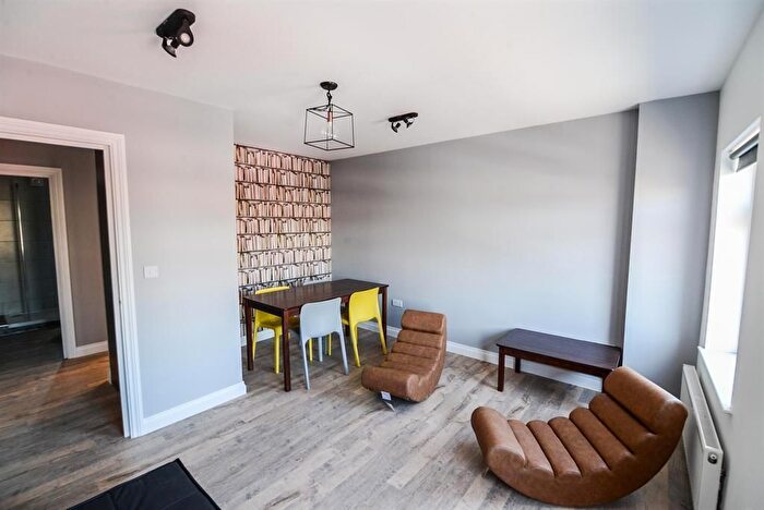 2 Bedroom Flat To Rent In Denmark Hill, London, SE5