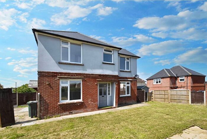 3 Bedroom Detached House To Rent In Worsley Road, Newport, PO30