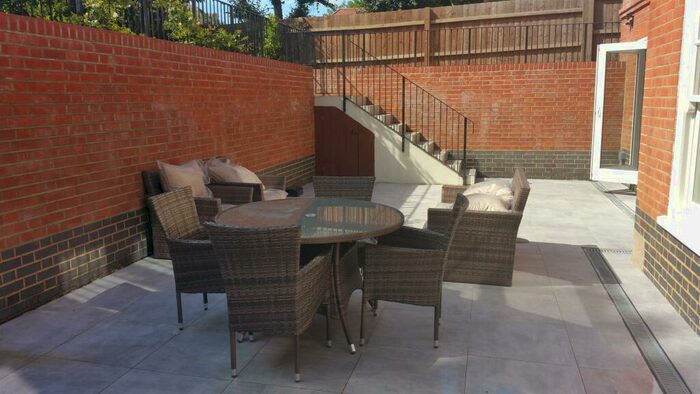 2 Bedroom Apartment To Rent In Lyndhurst Road, London, NW3