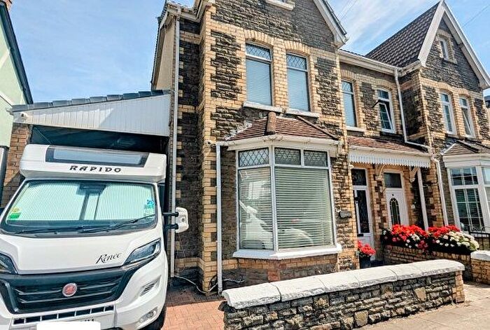 4 Bedroom Semi-Detached House For Sale In South Road, Porthcawl, CF36