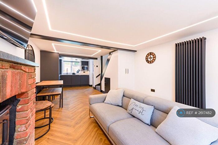 2 Bedroom Terraced House To Rent In High Street, Redbourn, AL3