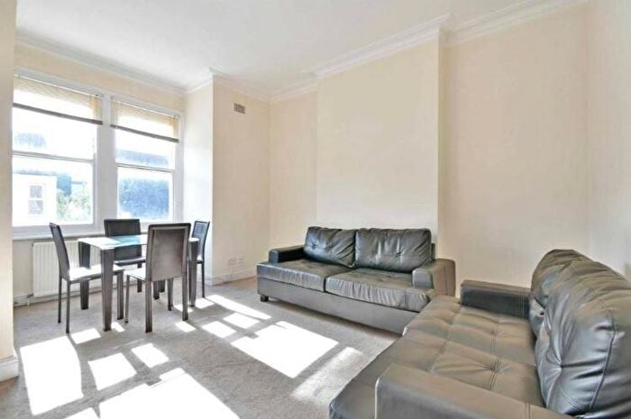 2 Bedroom Flat To Rent In Gloucester Square, Hyde Park, London, W2
