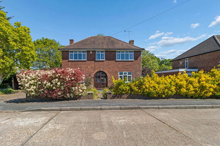 3 Bedroom Detached House For Sale In Starling Close, Pinner, HA5