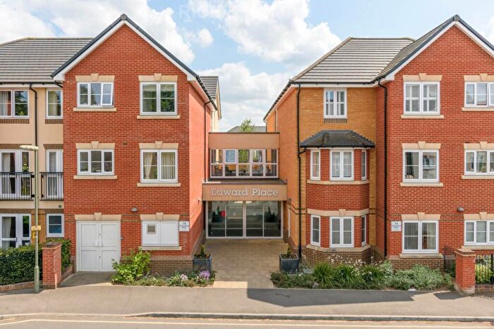 1 Bedroom Retirement Property For Sale In Edward Place, Walton On Thames, KT12