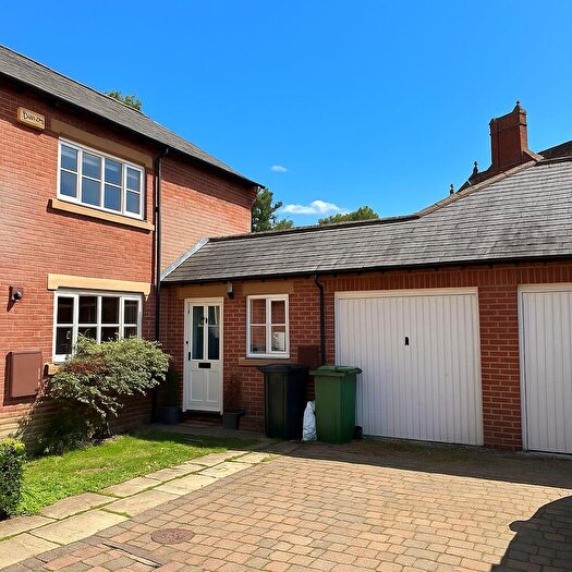 3 Bedroom House To Rent In Snaith Wood Mews, Rawdon, Leeds, LS19