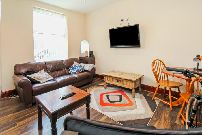 2 Bedroom Semi-Detached House To Rent In Chiswick Terrace, Burley, LS6