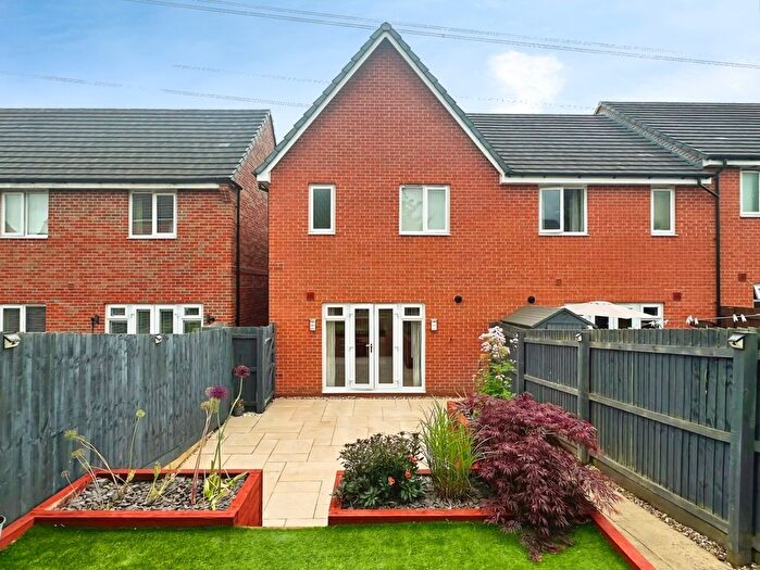 3 Bedroom Semi-Detached House For Sale In Sandiacre Avenue, Tunstall, Stoke-On-Trent, ST6