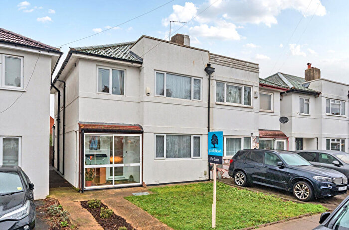 3 Bedroom Semi Detached House For Sale In Tamworth Park, Mitcham, CR4