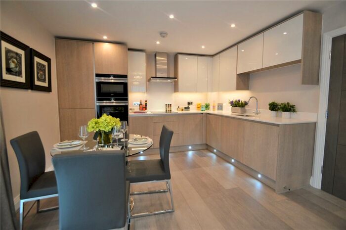 2 Bedroom Apartment To Rent In Chapel Wharf, Maidenhead, Berkshire, SL6