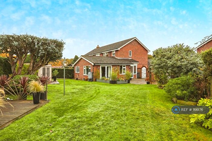 3 Bedroom Semi-Detached House To Rent In Stanhope Close, Snape, IP17