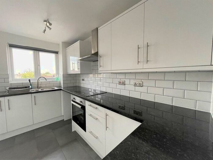 1 Bedroom Flat To Rent In Sandon Close, Rochford, SS4