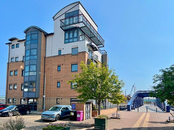 2 Bedroom Flat To Rent In Rennies Isle, Leith, Edinburgh, EH6