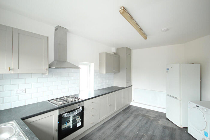 3 Bedroom Flat To Rent In Kenton Lane, Harrow, Middlesex, HA3