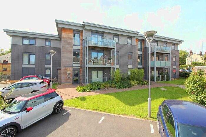 2 Bedroom Flat To Rent In Newsome Place, St. Albans, Hertfordshire, AL1