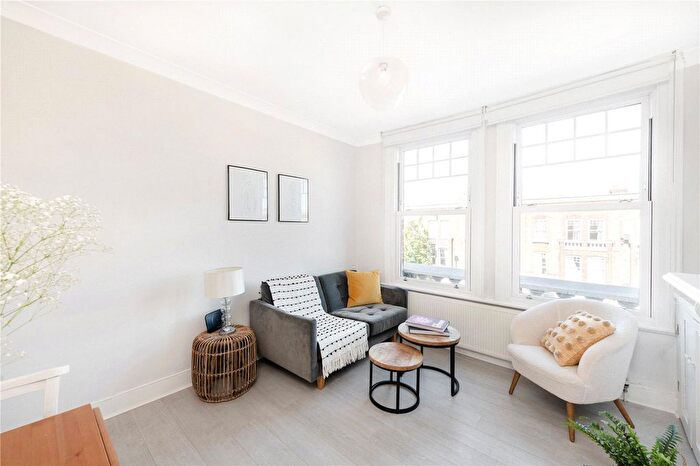 2 Bedroom Flat To Rent In Queenstown Road, Battersea, SW8