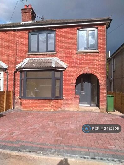 3 Bedroom Semi-Detached House To Rent In Begonia Road, Southampton, SO16