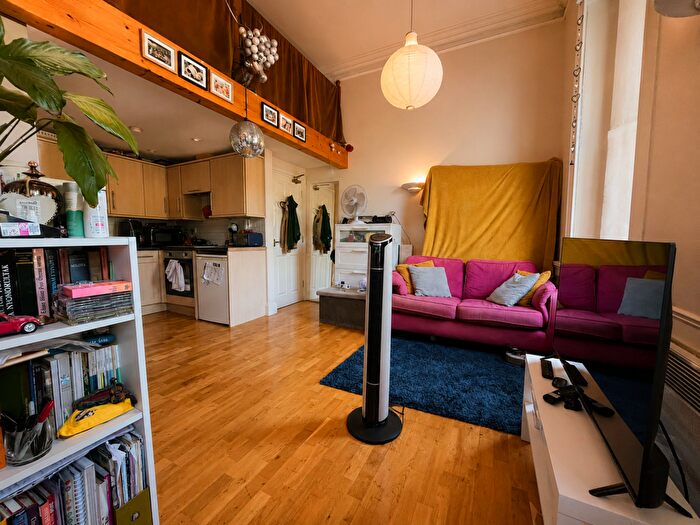 1 Bedroom Flat To Rent In Hotwell Road, Bristol, BS8
